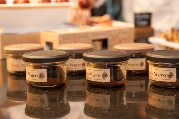 Graphics applied to packaging for dessert Raul Bernal 4