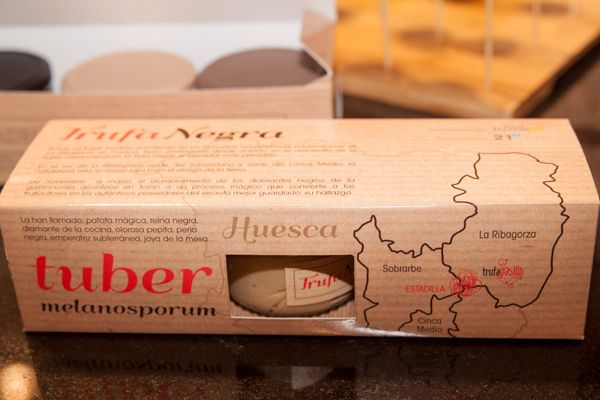 Graphics applied to packaging for dessert Raul Bernal 5