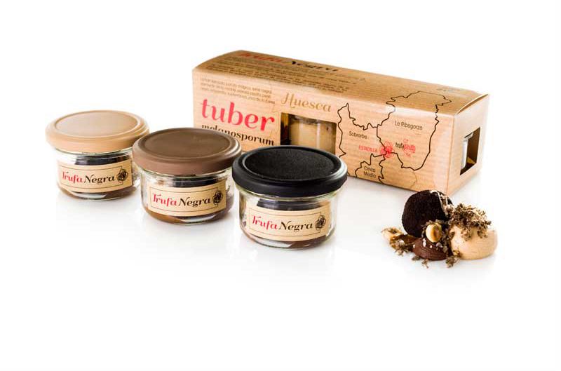 Graphics applied to packaging for dessert Raul Bernal 1