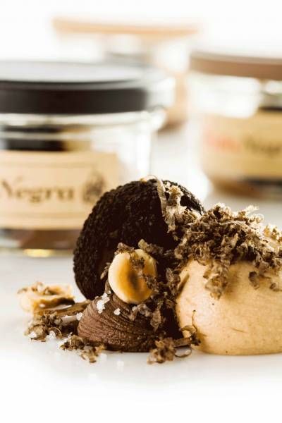 Graphics applied to packaging for dessert Raul Bernal 2