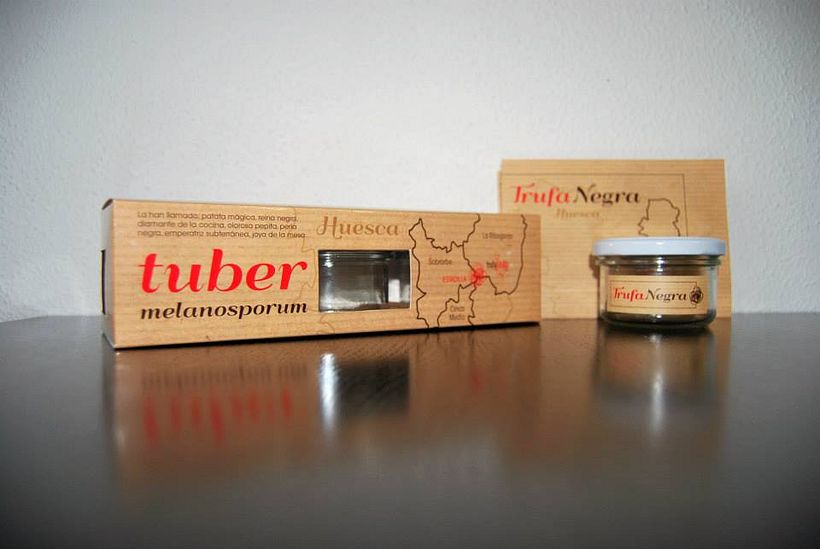 Graphics applied to packaging for dessert Raul Bernal 6