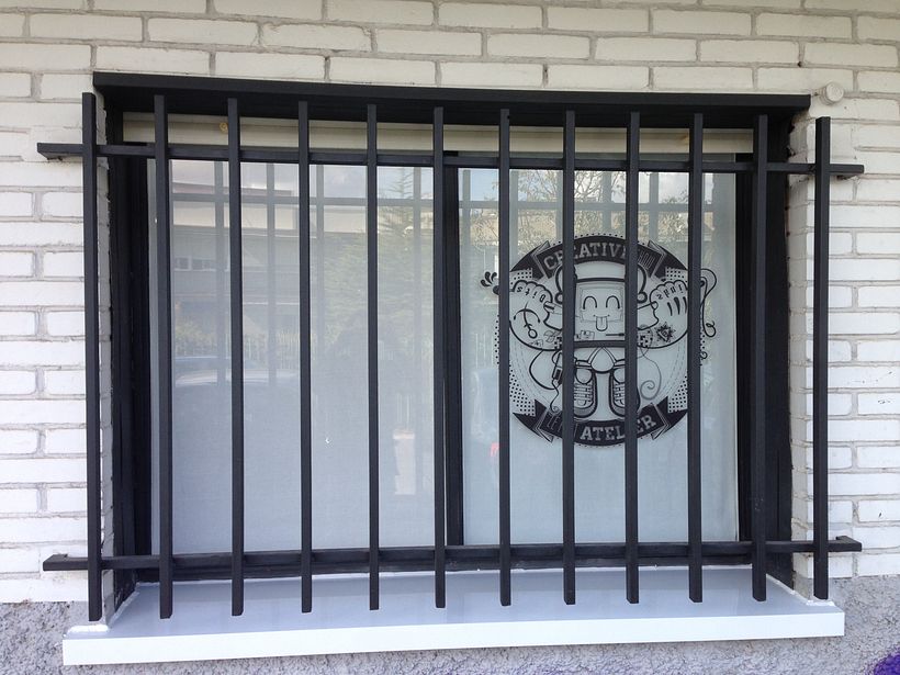 Vinilo para la ventana del taller 1