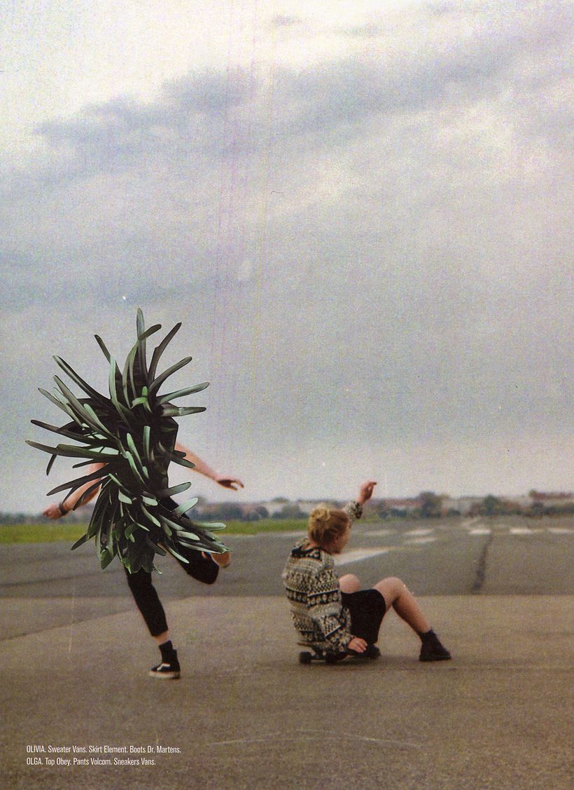 SOLO (Del lat. solus) 8