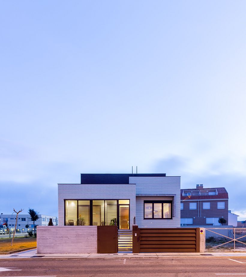 VIVIENDA EN CALLE DEL NORTE. Villares de la Reina (Sa). 1