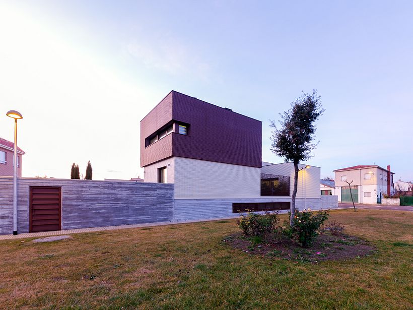 VIVIENDA EN CALLE DEL NORTE. Villares de la Reina (Sa). 4