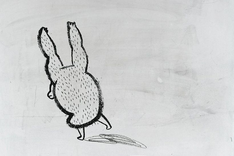 ¿Qué hace un hombre con una sardina en la cabeza? 10