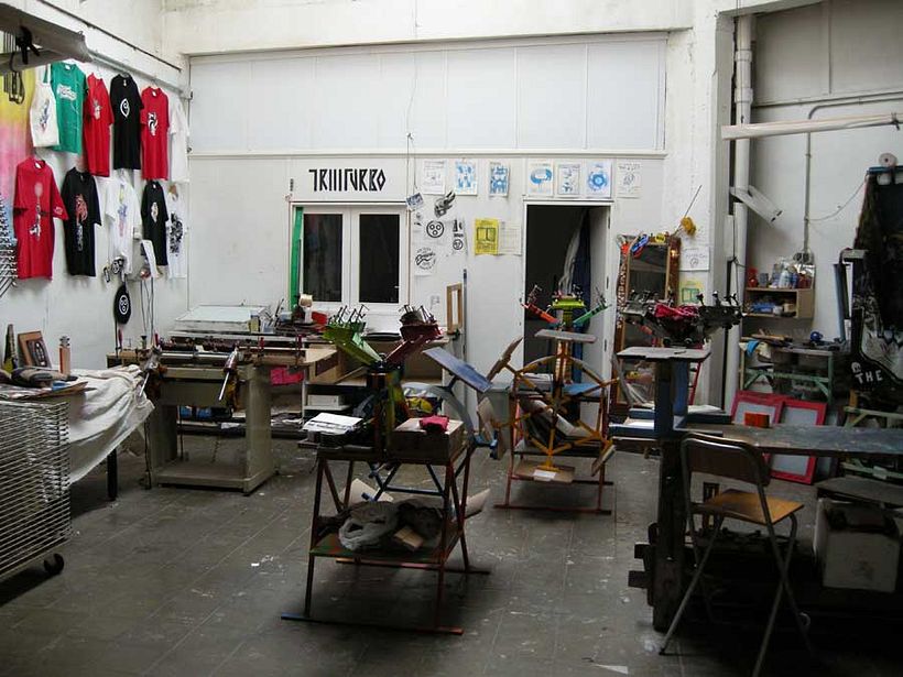 Espacio de trabajo en nave totalmente equipada en Madrid. Diseño, ilustración, serigrafía, grabado, pintura, laboratorio blanco y negro fotografía analógica. 1