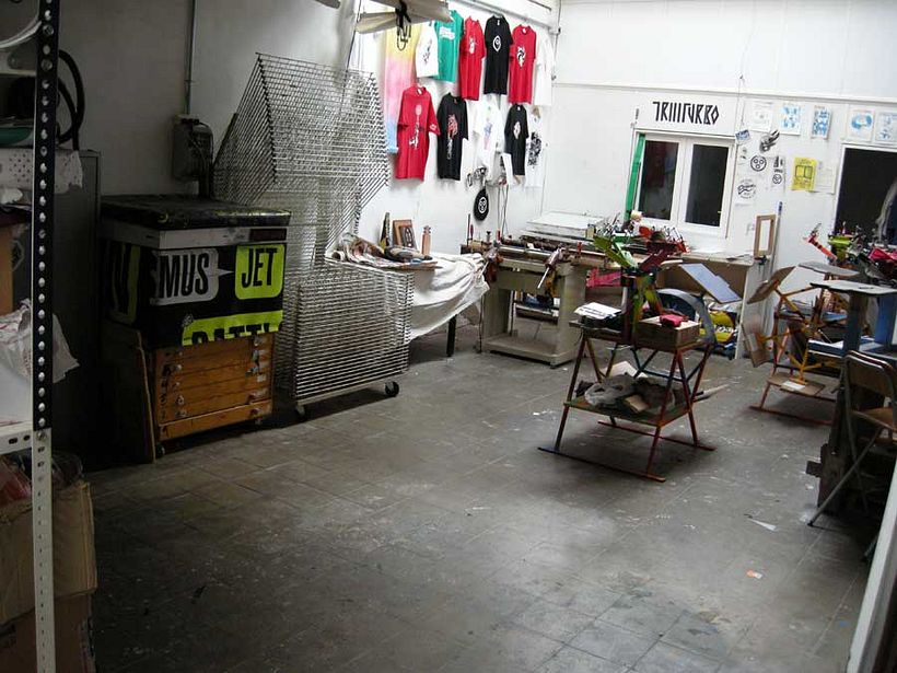 Espacio de trabajo en nave totalmente equipada en Madrid. Diseño, ilustración, serigrafía, grabado, pintura, laboratorio blanco y negro fotografía analógica. 5