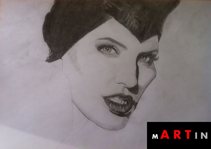 Angelina Jolie - Maléfica  4