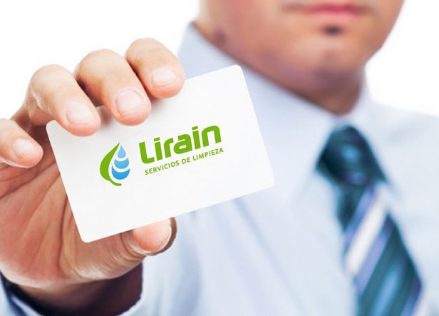 Logo para empresa que ofrece servicios de limpieza y mantenimiento. Su isotipo es la hoja de un árbol, pero a la vez uno de sus lados simula una secuencia de tres gotas que coinciden con los “nervios” de la hoja. -1