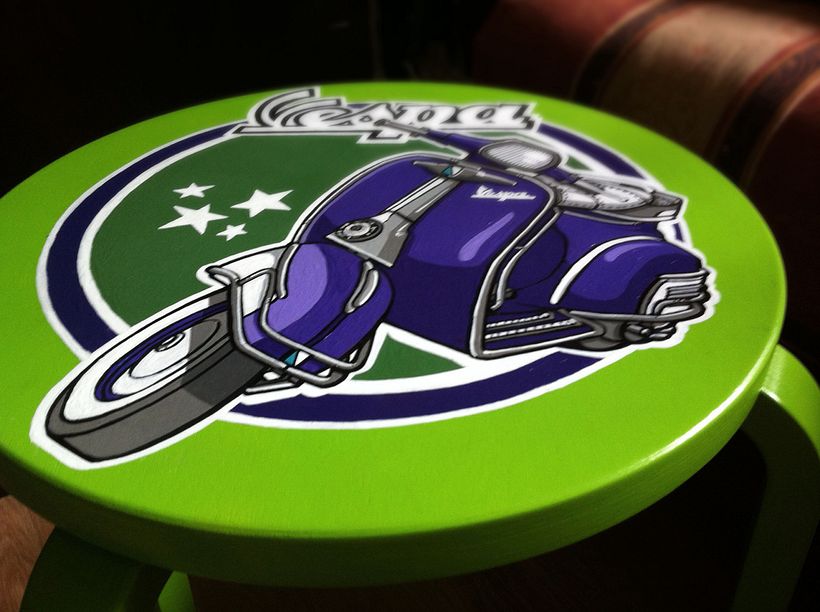 Taburetes Personalizados Pintados a Mano. 24