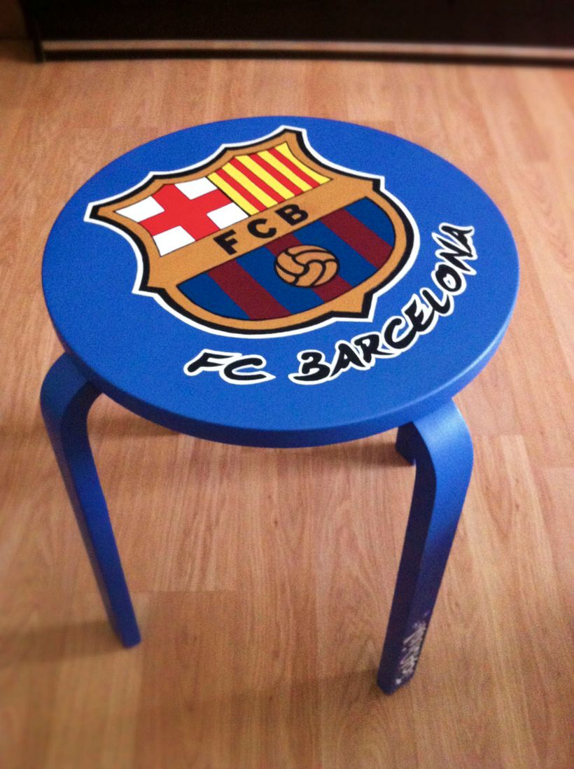 Taburetes Personalizados Pintados a Mano. 27