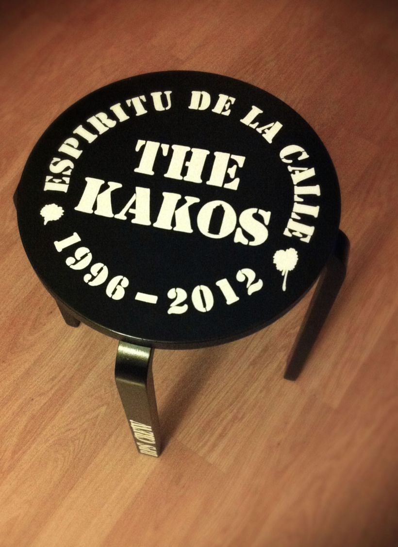 Taburetes Personalizados Pintados a Mano. 35