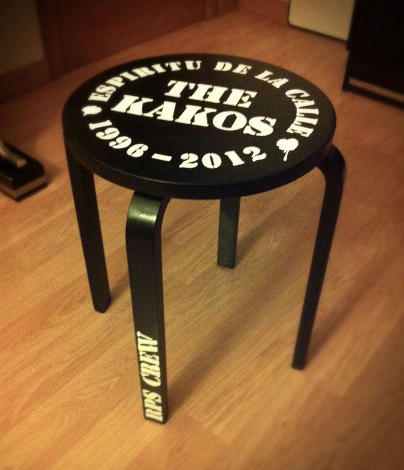 Taburetes Personalizados Pintados a Mano. 36