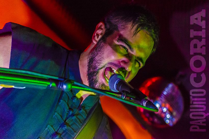 BARRACUDAS ROCK BAR - TAXUS & LEFT FOREVER 1