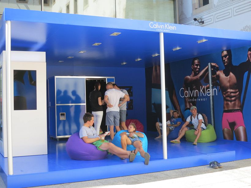 Montaje y supervisión de la pop-up store para Ck en el  SÓNAR 2012.