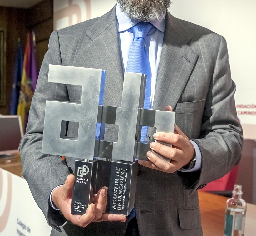 Esculturas corporativas: identidad tridimensional 17