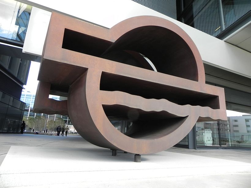 Esculturas corporativas: identidad tridimensional 52