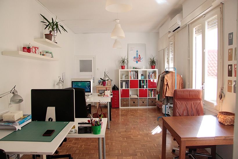 2 puestos de trabajo en bonita y luminosa oficina en Chueca. 170€/puesto 1