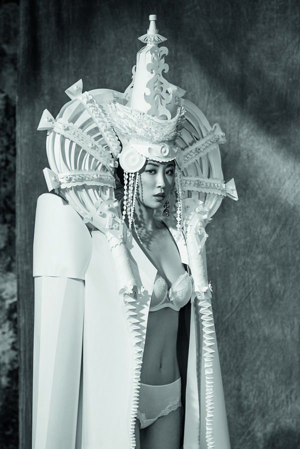 Asya Kozina, maestría para convertir el papel en arte  8