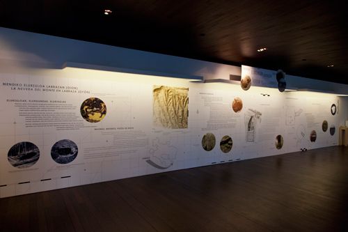 Exhibition display and poster design for the exhibition "La nevera del monte en Labraza" 6