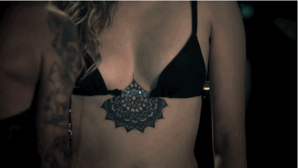 Los tatuajes cobran vida gracias al Video Mapping 2