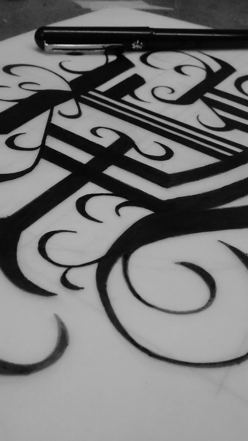 Gotik stil monogramı: Eduardo García 3