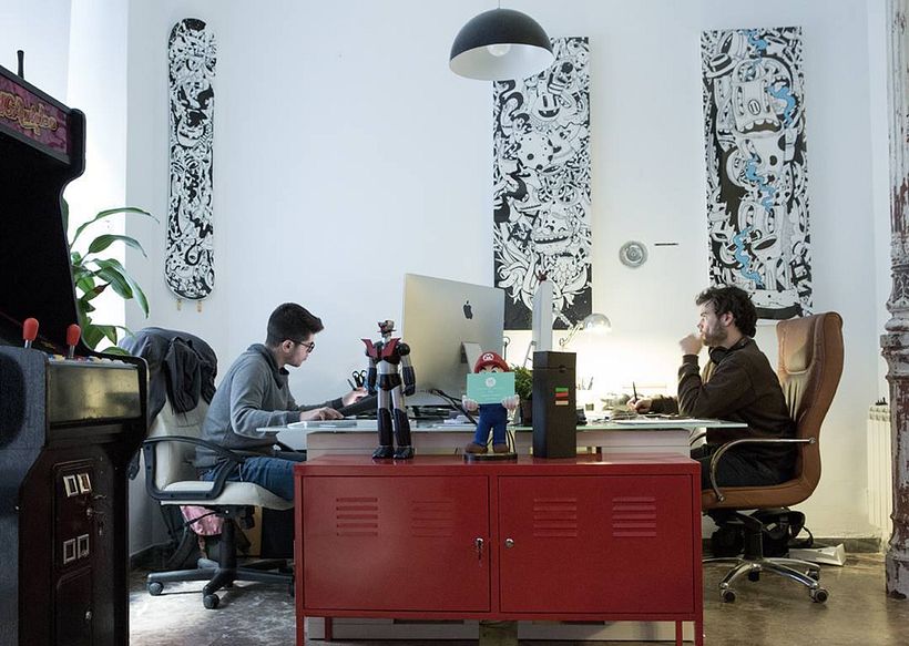 Alquiler de puesto de trabajo para diseñador, programador, ilustrador...en estudio compartido (coworking). Chamberí, Madrid centro. 4