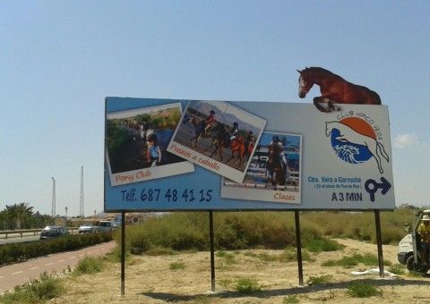 Como diseñar una valla publicitaria con corporeos 1
