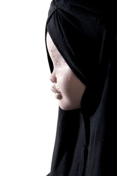 Instalación, Stop lapidación Sakine -1