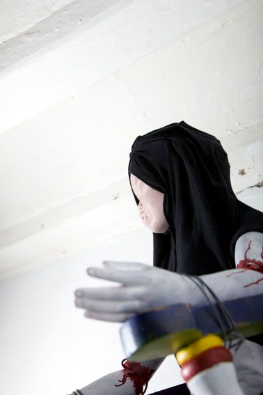 Instalación, Stop lapidación Sakine 0