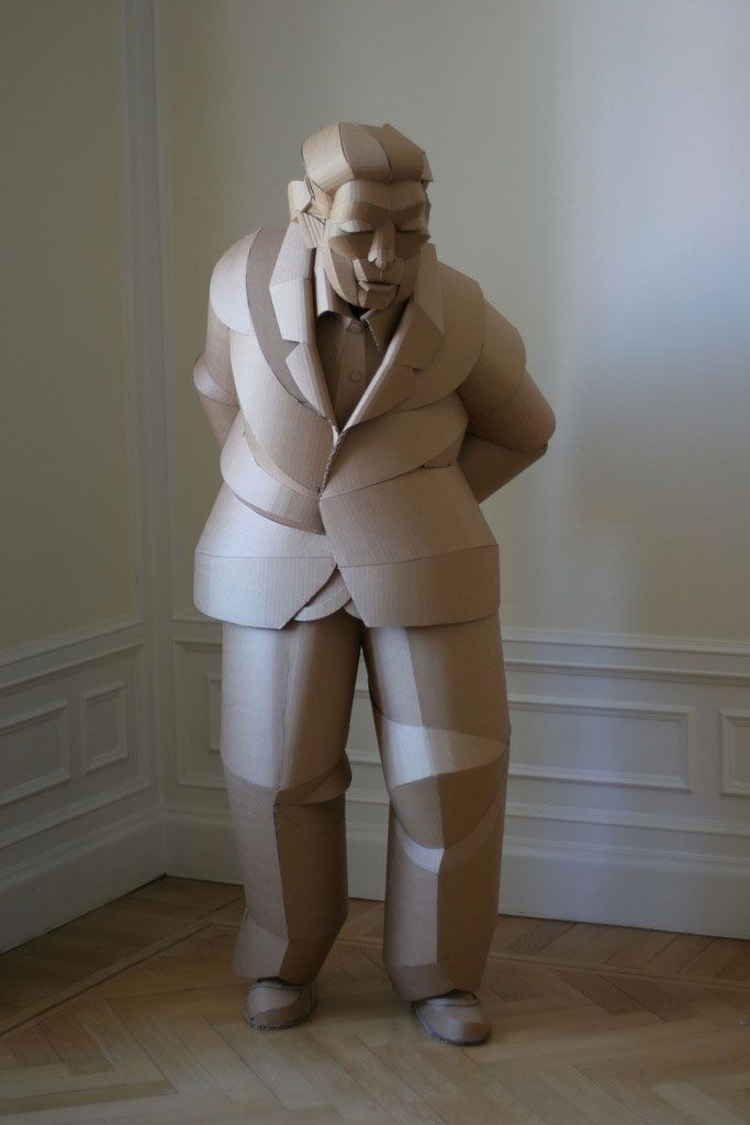 Warren King y sus realistas esculturas de cartón  2