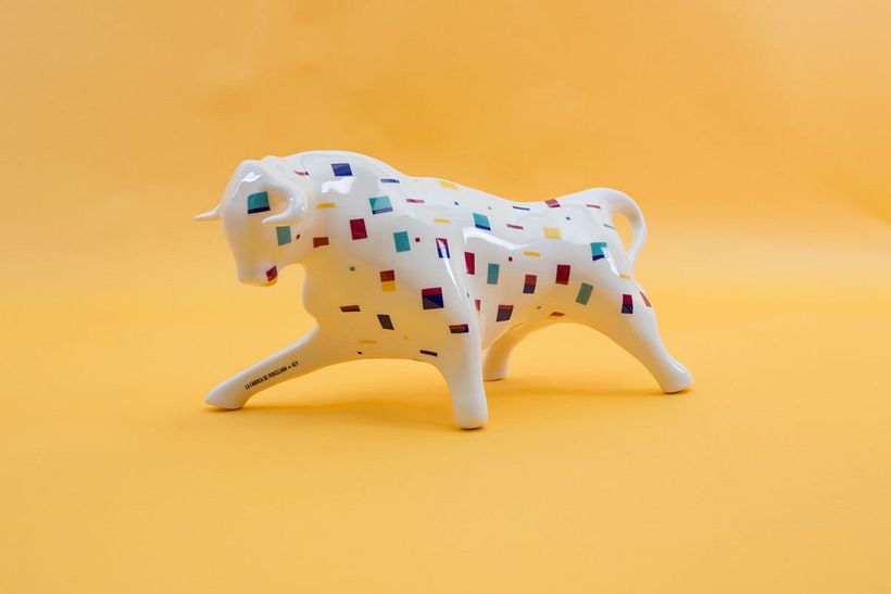 Hollybull: 33 artistas diseñan sobre los lomos de un toro 8