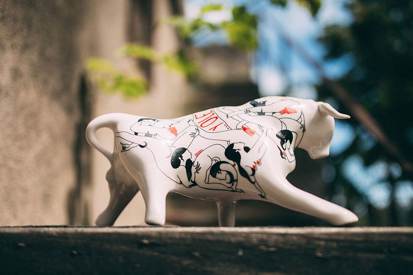 Hollybull: 33 artistas diseñan sobre los lomos de un toro 15