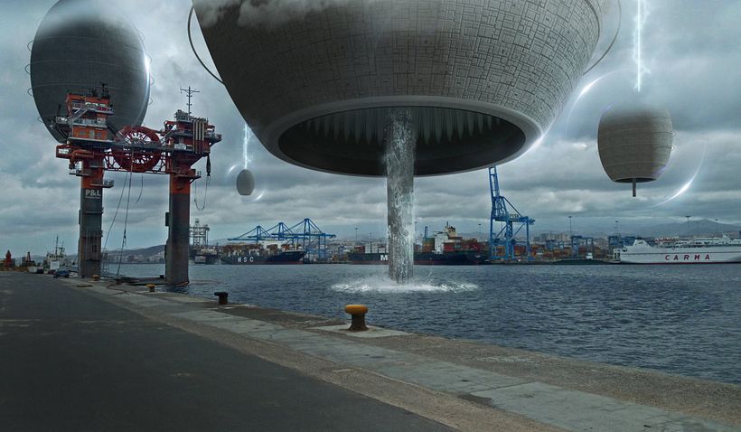 NAVE ESPACIAL EN FORMA DE KINDER SORPRESA INVADE EL PUERTO DE GRAN CANARIA 1