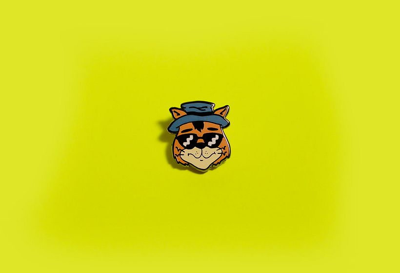 15 diseñadores que se suman a la moda de los pins 26