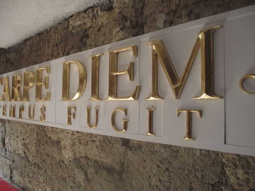 Carpe Diem, diseño y fabricación de letras con acabado chapa de oro 3