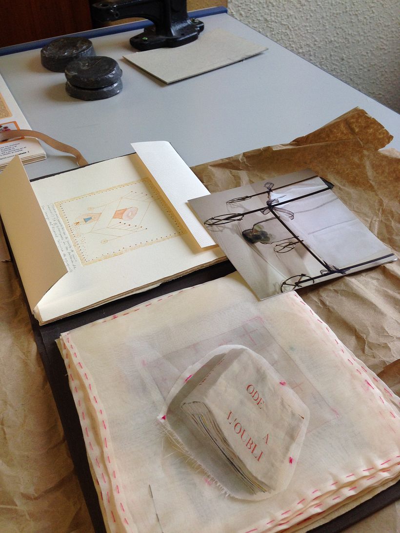 Creación de esculturas, grabados y libro de artista 1