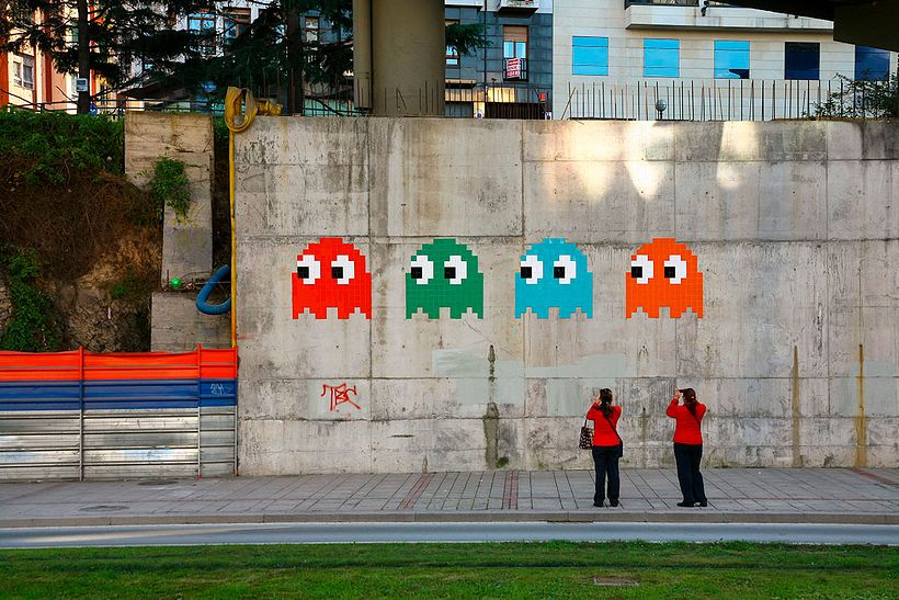 Invader es el primer artista urbano en conquistar el espacio 11