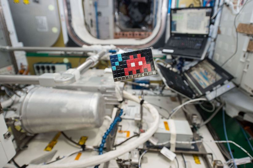 Invader es el primer artista urbano en conquistar el espacio 5