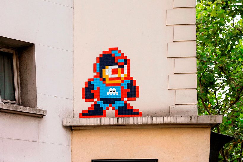 Invader es el primer artista urbano en conquistar el espacio 17
