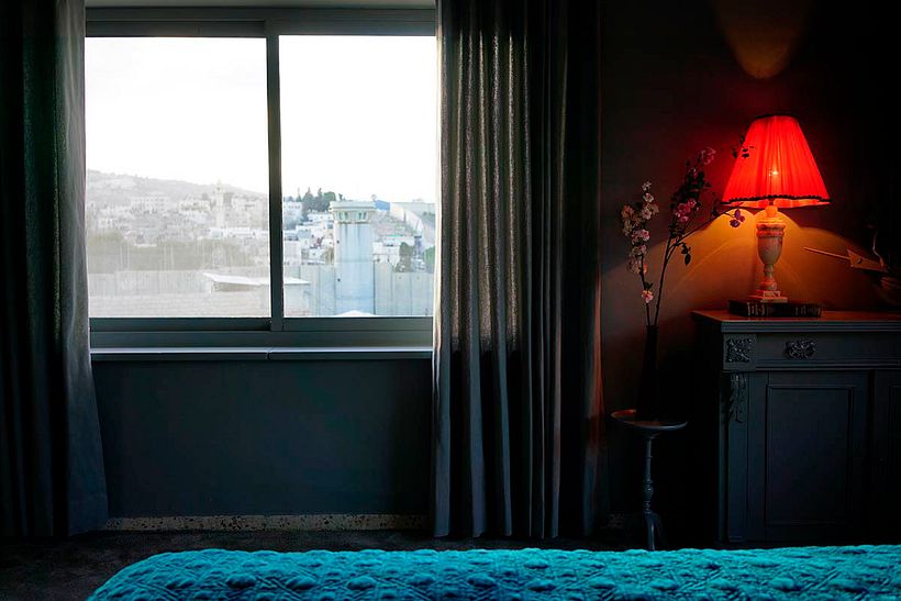 El nuevo hotel de Banksy tiene "las peores vistas del mundo" 8