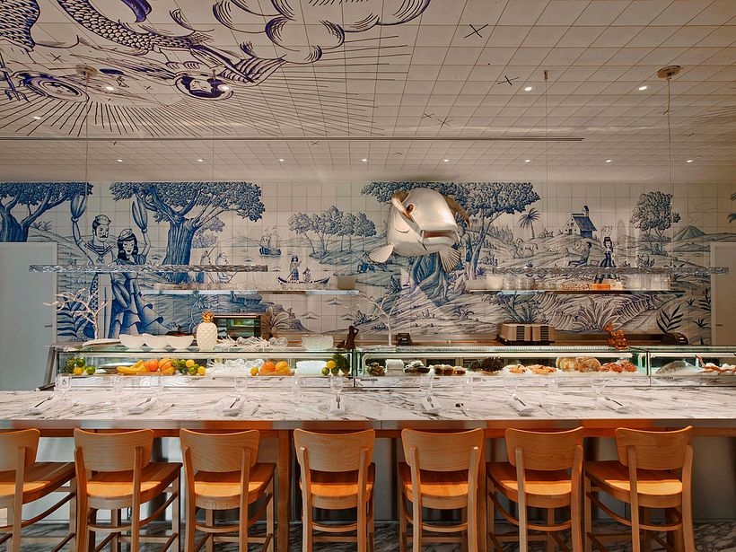 El ilustrador Sergio Mora se alía con Philippe Starck 11