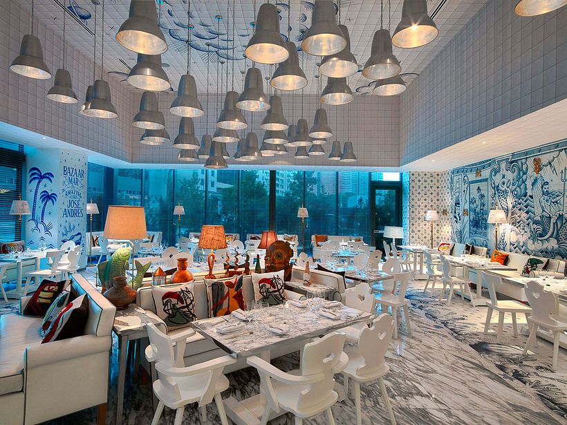 El ilustrador Sergio Mora se alía con Philippe Starck 12