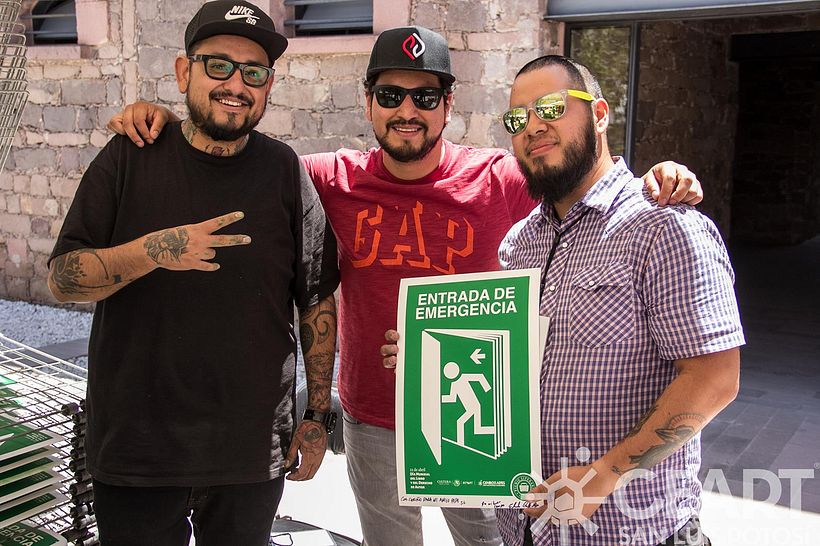 Cartel «Entrada de emergencia» 4