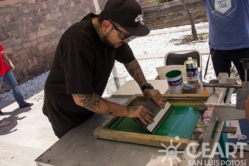 Cartel «Entrada de emergencia» 2