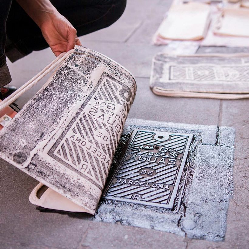 Raubdruckerin: la calle es su taller de grabado 7