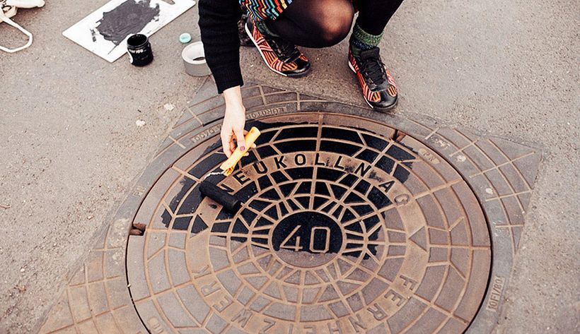 Raubdruckerin: la calle es su taller de grabado 12