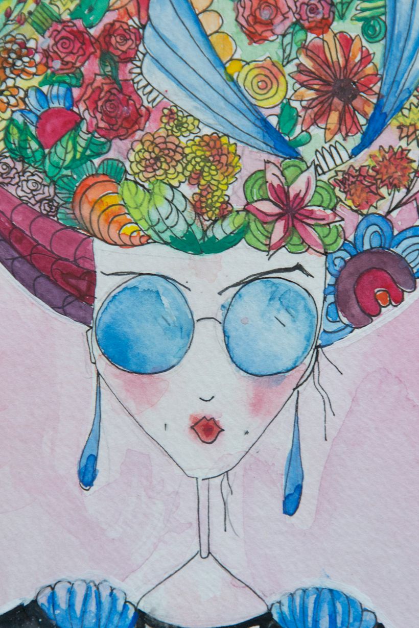 mujer de lentes azules -1