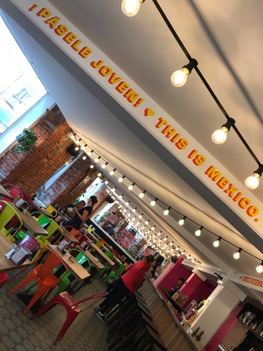 Imagen corporativa e interiorismo para la taquería Mexiko Strasse en Sankt Pauli (Hamburgo). 16